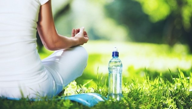 Pentingnya Menjaga Cairan Tubuh dan Pencernaan Sehat di Usia Lanjut